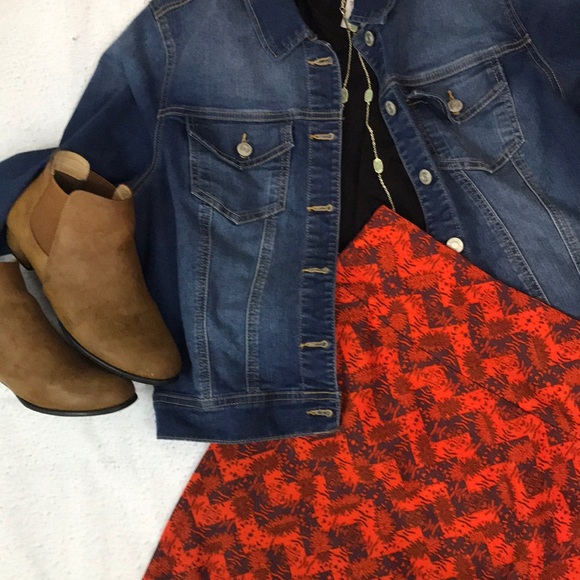 Cassie Large- Lularoe - Picture 1 of 2